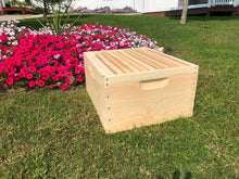 Load image into Gallery viewer, 9 5/8 deep brood hive body W/Frames (Un-Assembled)
