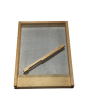 Load image into Gallery viewer, Solid or Screen Bottom For Beekeeping Langstroth Bee Hive