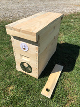 Load image into Gallery viewer, Swarm Trap 5/Frame Bee Hive Assembled FRAMES NOT INCLUDED
